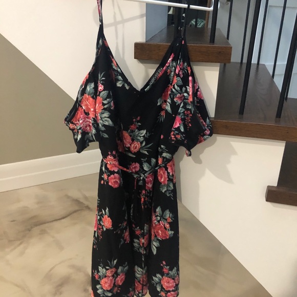 Forever 21 dress with ruffled sleeves - Picture 1 of 2